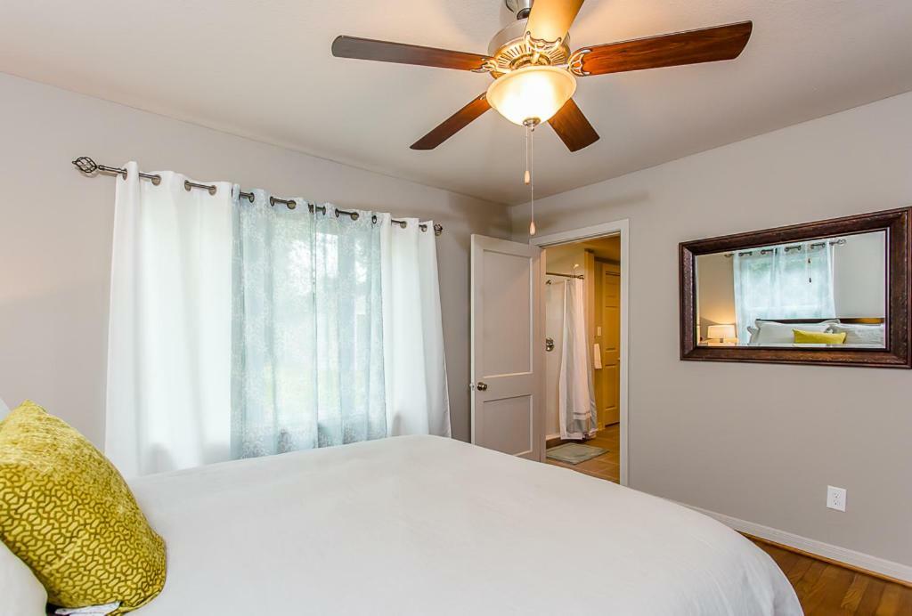 The Blue Door Bungalow - Luxury Home Downtown Houston Buitenkant foto